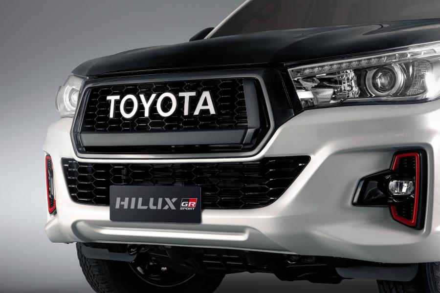 Детали экстерьера Toyota Hilux GR Sport Double Cab 2018 года  (LA) (фото 19 из 19)